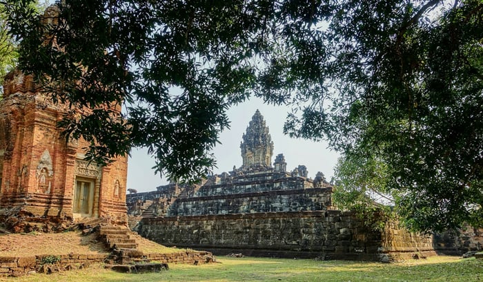 Le groupe des Roluos : de Bakong à Angkor